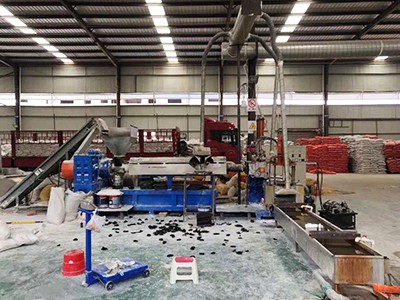 Granulator Daur Ulang Plastik di Jepang